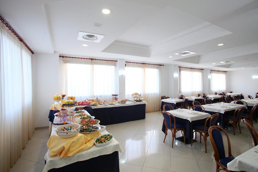 Bikini Hotel Vieste Esterno foto