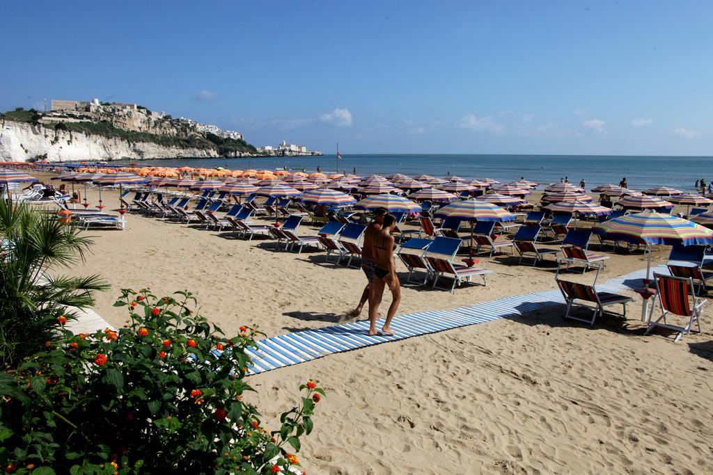 Bikini Hotel Vieste Esterno foto