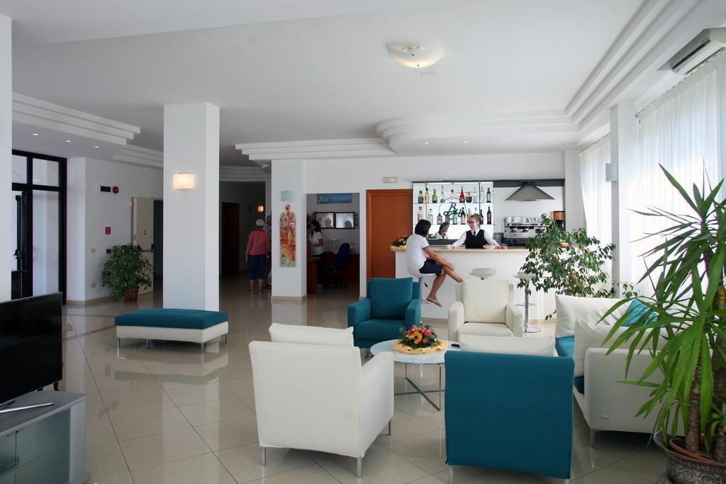 Bikini Hotel Vieste Esterno foto
