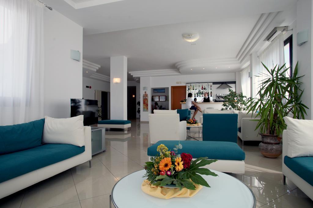Bikini Hotel Vieste Esterno foto