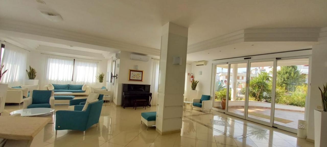 Bikini Hotel Vieste Esterno foto