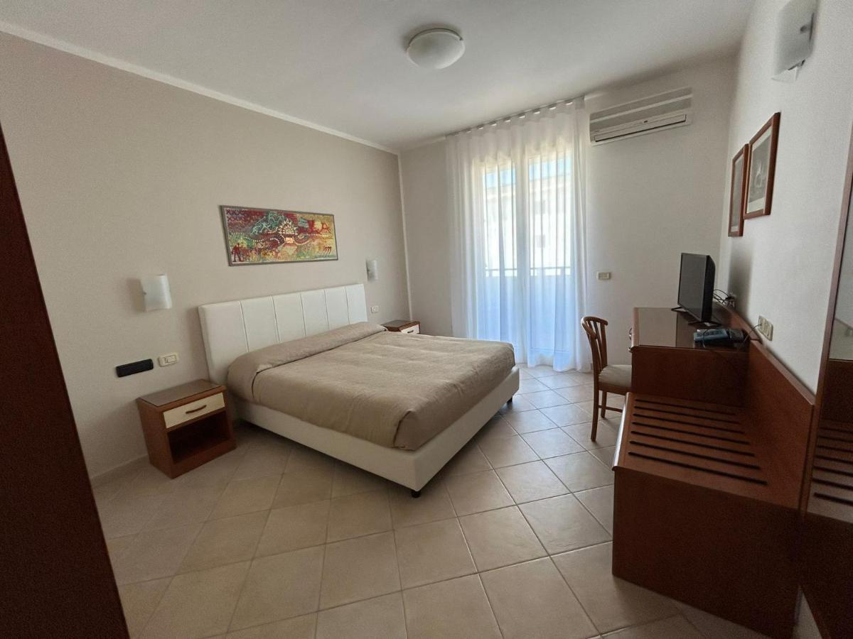 Bikini Hotel Vieste Esterno foto