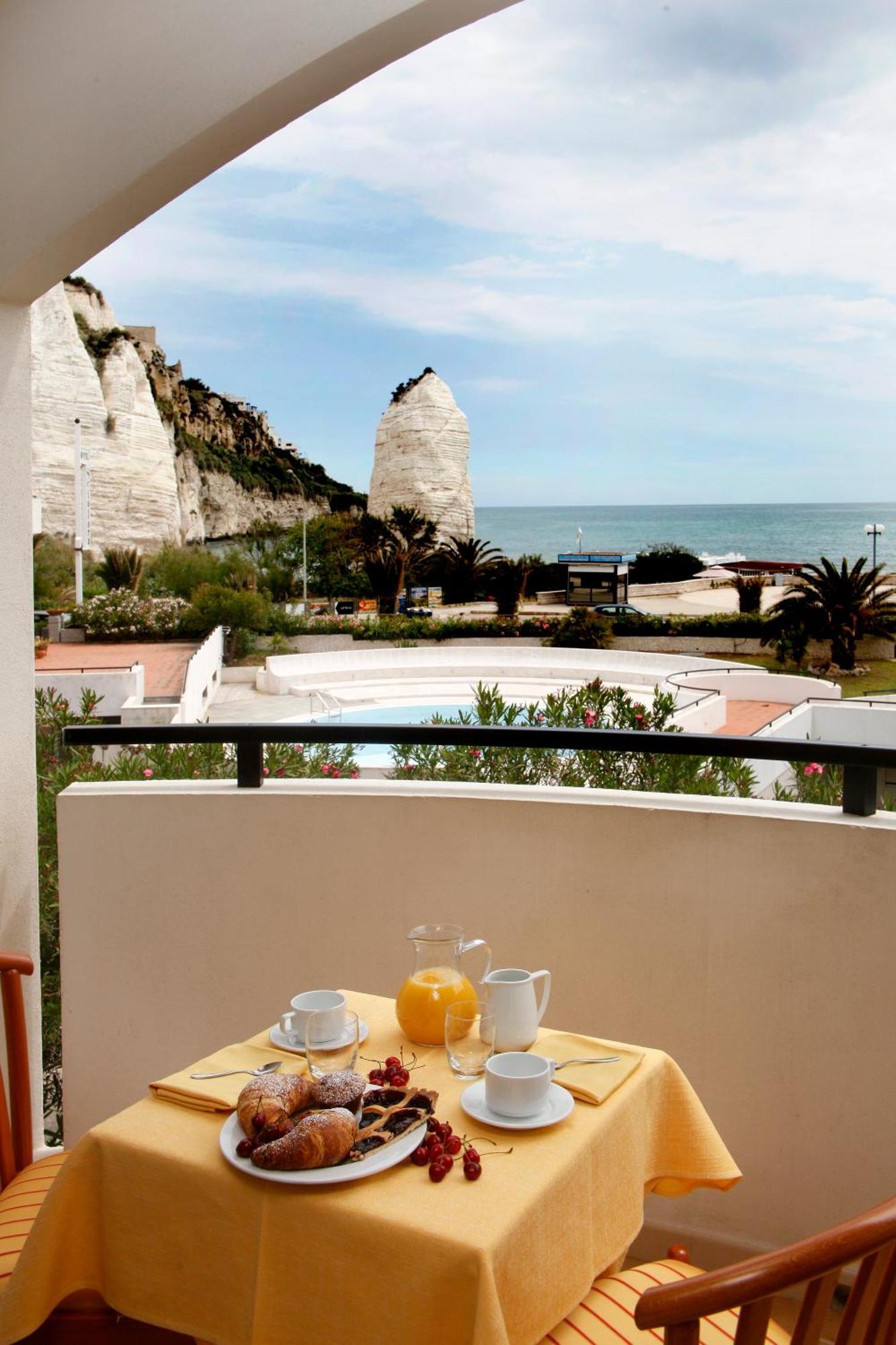 Bikini Hotel Vieste Esterno foto